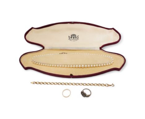 9ct gold wedding band, 9ct gold flattened link bracelet, silver marcasite ring and a single strand cultured pearl necklace, w