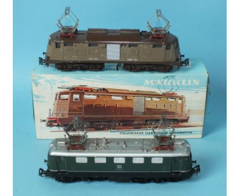 Märklin HO gauge, 3035 FS Italian E424 pantograph electric locomotive, two-tone brown, boxed and 3034 pantograph electric loc