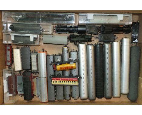 Fleischmann HO gauge, 1465 Shell tank wagon, a "US Zone" coach, three locomotives, various rolling stock, etc.