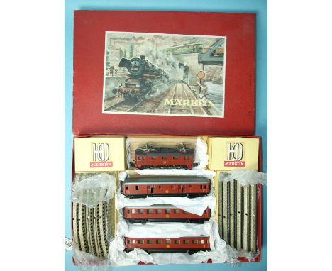 Märklin HO gauge, 3118 3-rail train set, comprising brown 2-8-2 GS800 twin pantograph electric locomotive "Statens Jarnvagar"