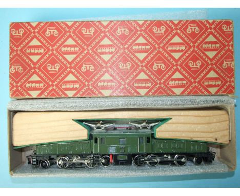 Märklin HO gauge, CCS 800 2-6-6-2 'Crocodile' electric pantograph locomotive CCS 800, in original red-lidded box, with wood a