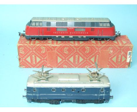Märklin HO gauge, SEH800 twin-pantograph locomotive no.1101, blue, (no box) and 3021 BoBo diesel V200 006, (boxed), (2).