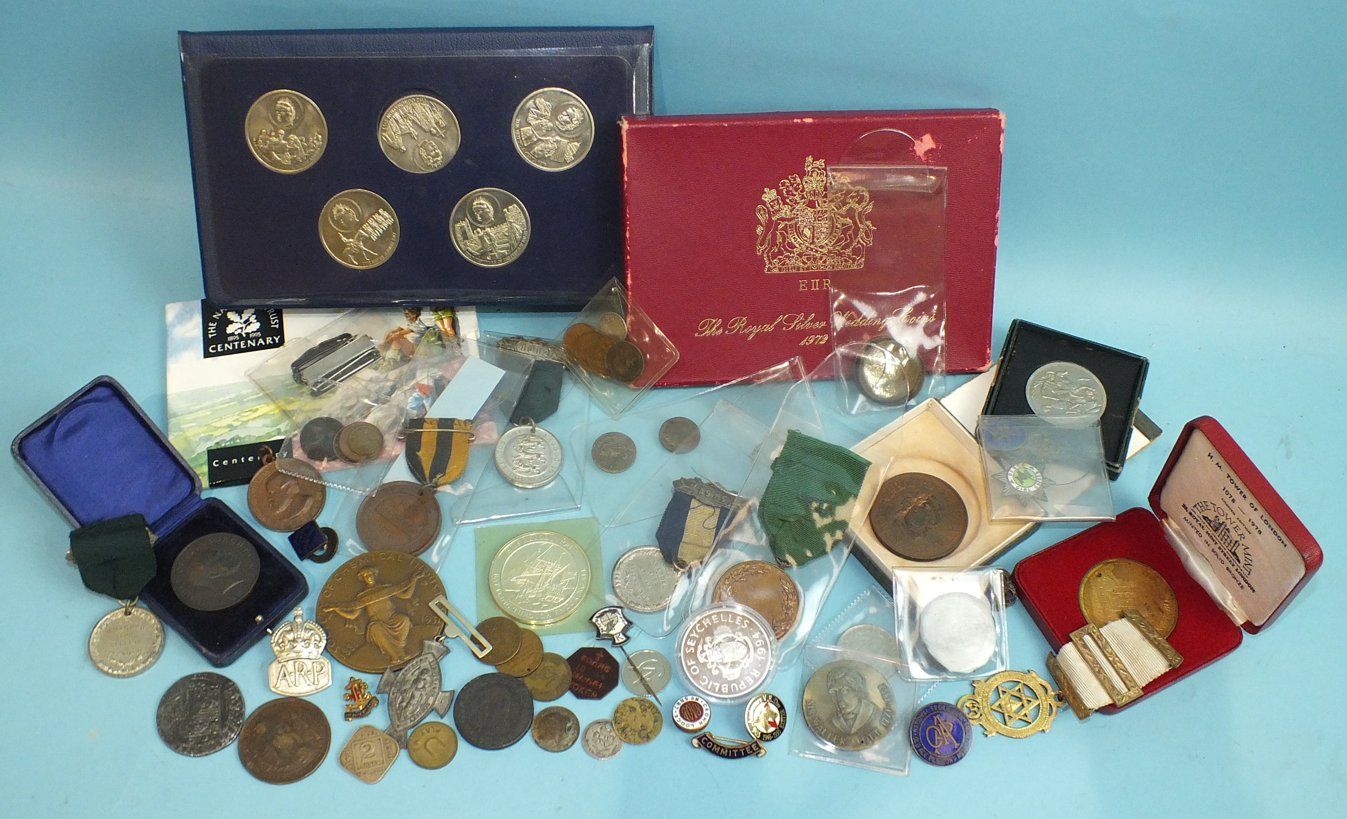 A Franklin Mint 'The Royal Silver Wedding Coins 1972' set, a small ...