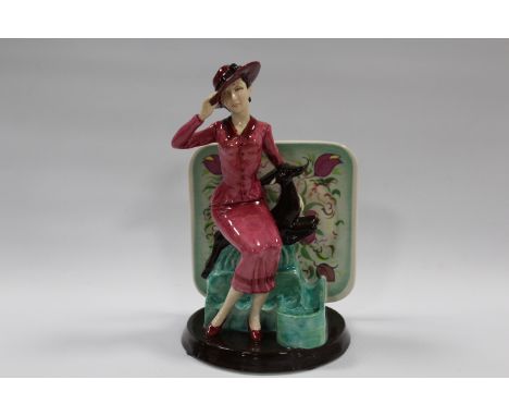 A KEVIN FRANCIS CERAMIC FIGURINE OF SUSIE COOPER 