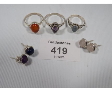 A COLLECTION OF VINTAGE 925 SILVER RINGS TO INCLUDE AMBER, OPAL,  AMETHYST ETC