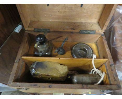 VINTAGE BOX CONTAINING VARIOUS ETCHING PARAPHERNALIA 