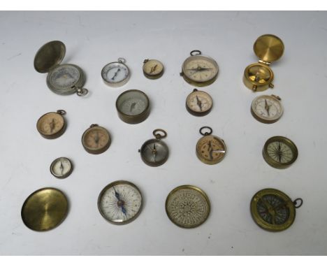 A SMALL TRAY OF SIXTEEN VINTAGE COMPASSES, smallest Dia. 2 cm, largest Dia. 4 cm
