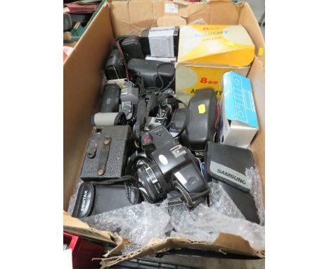 A TRAY OF ASSORTED VINTAGE CAMERAS AND ACCESSORIES 