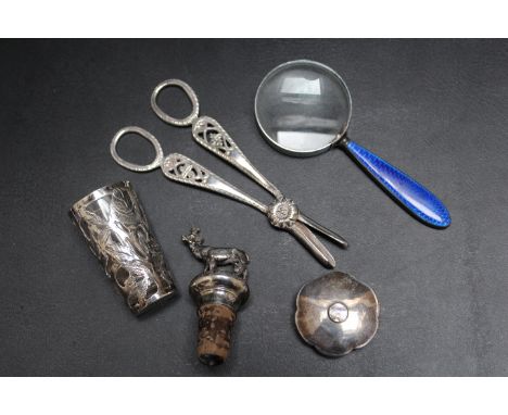 A COLLECTORS LOT OF HALLMARKED AND STERLING SILVER TO INCLUDE AN ENAMEL HANDLED MAGNIFYING GLASS - LONDON 1934,  a modern pai