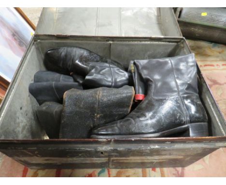 VINTAGE TINNED TRUNK CONTAINING FIVE PAIRS OF CAVALRY OFFICERS LEATHER MESS BOOTS 