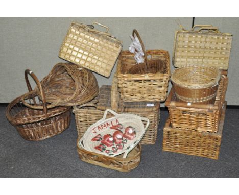 A collection of assorted hamper and picnic baskets.