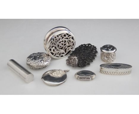An Edwardian silver box and cover, William Comyns, Birmingham 1909, of circular form with pierced foliate decoration to cover