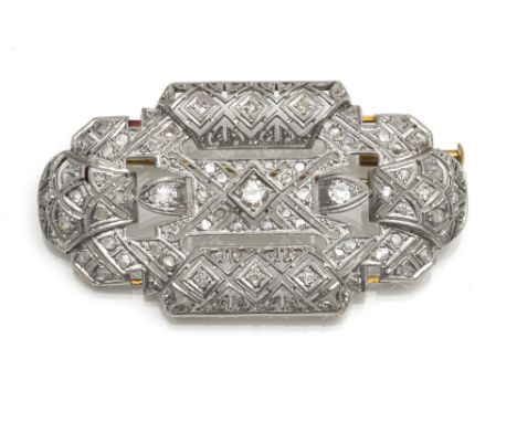 Brosche mit Diamanten im Stil des Art Déco5,6 x 5,3 cm900/000 Platin mit 690/000 Roségold Broschierung (getestet). 61 Diamant