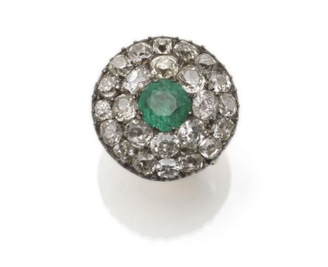 Historischer Ring, Smaragd und Diamanten (indische Arbeit), Ringschiene EuropaDer Kopf Indien 19.Jh., die Schiene aus spätere