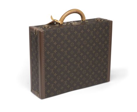Louis Vuitton45 x 37 x 11 cmKoffer "President Briefcase" (M53012) in braunem, beschichtetem Monogramm Canvas. Griff aus natur