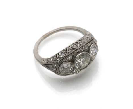 Art Déco Ring mit DiamantenUm 1930-40RM 52585/000 Weißgold (getestet) mit einem Brillanten im Altschliff ca. 0,80 ct I-K/P (Ø