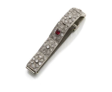 Art Déco Armband mit Diamanten &amp;amp; GranatUm 1930L 14,5 - 19,5 cm750/000 Weißgold mit 64 Diamanten in unterschiedlichen 