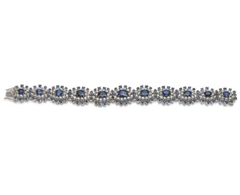 Armband mit Saphiren &amp;amp; DiamantenL 19 cm, B 1,5 cm750/000 Weißgold (getestet) mit elf Saphiren im Ovalschliff zus. ca.