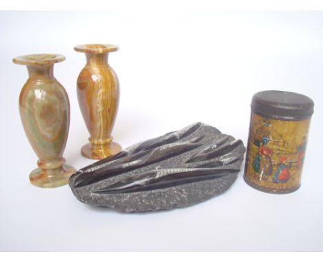 Fossil specimen 'Orthoceras', a pair of onyx vases and a tin (4). 