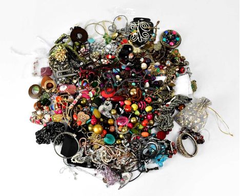 A quantity of mainly modern costume jewellery, to include bangles, bracelets, earrings, necklaces, pendants, a compact, etc.
