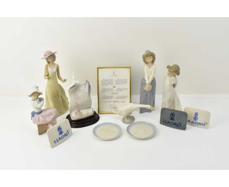LLADRÓ; five boxed items to include plaque, no. 07116, 'Turtle Dove' plate, no. 16160, 'Art Brings us Together' plaque with L