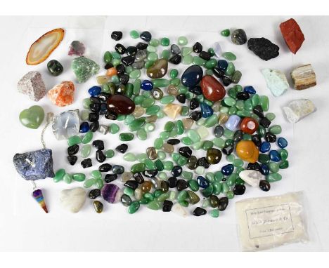 A collection of semi-precious stones to include, jade, lapis lazuli, sodalite, aventurine, amethyst, calcite, agates, various