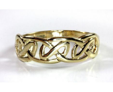 A 9ct yellow gold ring, approx. 3gr, (Z).