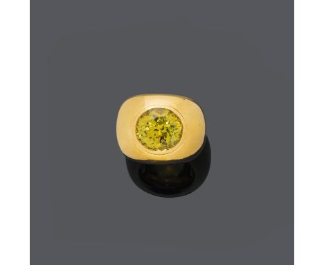 CHRYSOBERYLL-GOLD-RING, MAJO FRUITHOF.Gelbgold 750, 66g.Dekorativer, moderner, bombierter Ring, die Schauseite besetzt mit 1 