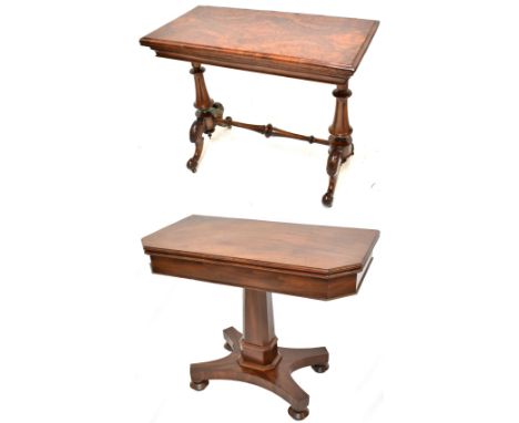 A William IV mahogany tea table on octagonal column to quadripartite base and four knopped feet, height 72cm, top when extend