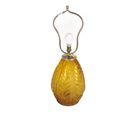 A Sabino style 1930s French Art Deco amber tinted lamp, height excluding fitment 31cm.
