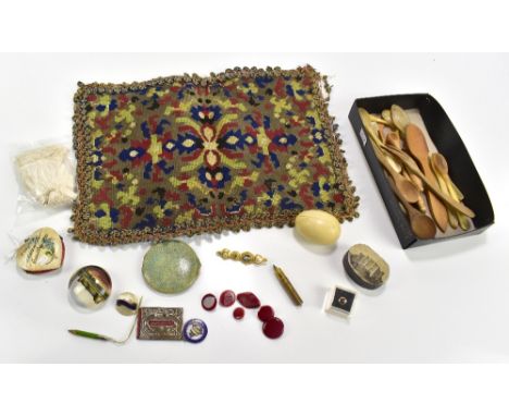 A mixed lot of assorted collectors' items including horn and wooden flatware, Victorian snuff box printed with a castle, shag