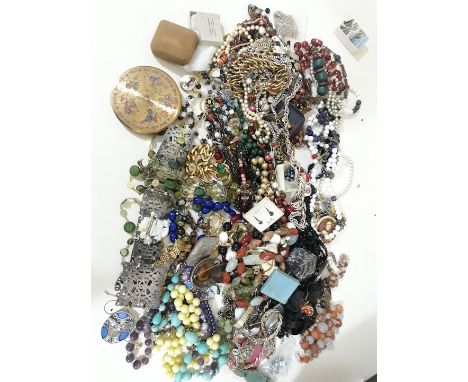 A box of vintage costume jewellery including brooches, beads, etc. also including a vintage compact etc.  