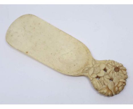 A Victorian child's ivory shoe horn, length 12cm.  