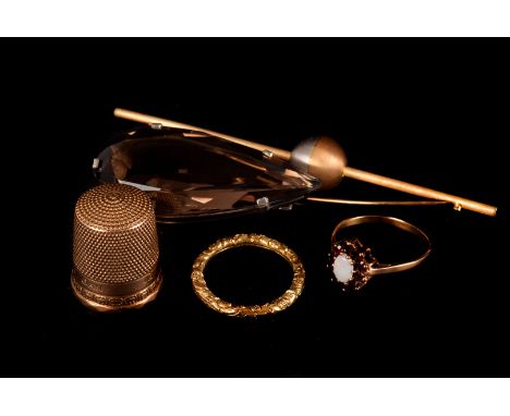 A group of five jewellery items and a thimble, including a well designed 18ct gold bar with ball brooch, approx 3.8g, an Art 