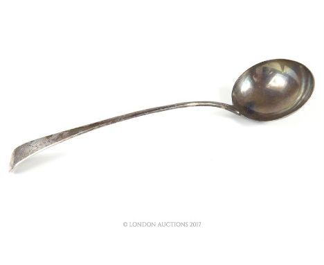 A George III hallmarked sterling silver ladle, assayed in London in 1795, made by Thomas Oliphant (or Ollivant), 165g (5.3t o