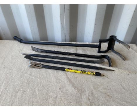 5 x Various crow bars. All tools are sold as seen and untested.  Please note this lot has the standard Ewbank's standard buye