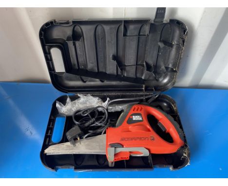 Black and Decker Scorpion KS890GT 400w electric saw with spare blades included.  All tools are sold as seen and untested.  Pl
