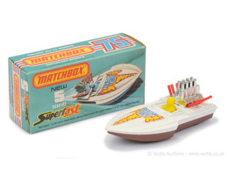 Matchbox Superfast 5b Seafire Power Boat - white deck with BROWN PLASTIC HULL &amp; BASE, lemon yellow plastic driver, red en