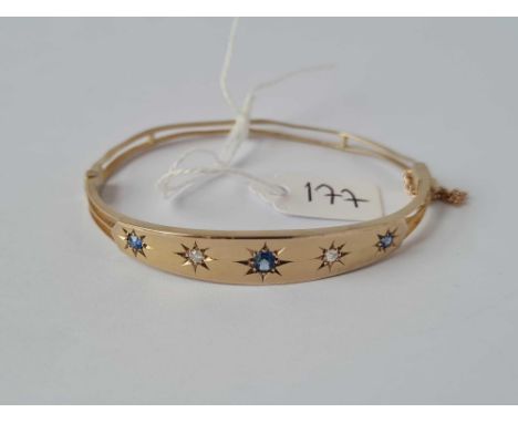 A VINTAGE DIAMOND AND SAPPHIRE BANGLE IN HIGH CARAT GOLD, 7.4 g. slight dents