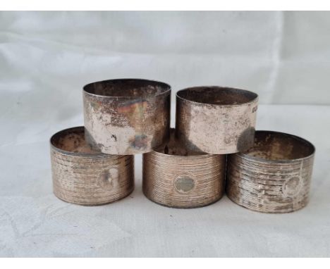 Set of three plain napkin rings and engine turned. Birmingham 1943 and two others 139 gms