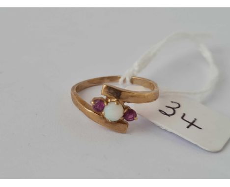 A opal and garnet ring9ct size L   1.9 gms 