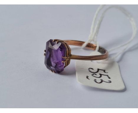 A rectangular cut amethyst stone set 9ct ring size M 2g inc