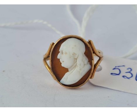 A gold cameo ring, size H, 1.8 g.