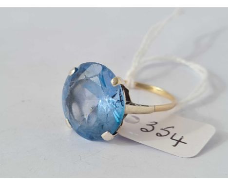 A large circular topaz ring (slight chip) 9ct size R         6.8 gms 