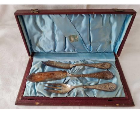 A sterling silver set of two knives and a fork, boxed 110g