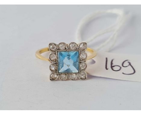 A good square aquamarine and diamond ring, 18ct, size K, 2.3 g.