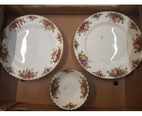 Royal Albert Old Country Roses items to include 7 dinner plates and 6 fruit saucers (1 tray). 