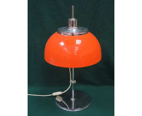 HARVEY, GUZZINI MODERN ITALIAN STYLISH CHROME TABLE LAMP WITH COLOURED PLASTIC ADJUSTABLE SHADE, APPROXIMATELY 61cm HIGH 