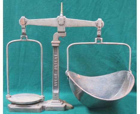 SET OF CAST IRON VINTAGE AVERY SCALES 