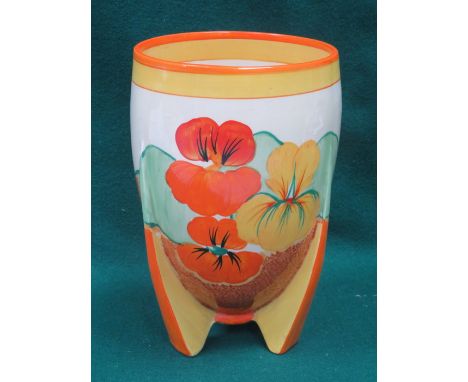 CLARICE CLIFF BIZARRE NASTURTIUM HANDPAINTED CERAMIC U-SHAPED VESSEL ON SOLID TRI-FORM BASE, APPROXIMATELY 21cm HIGH 